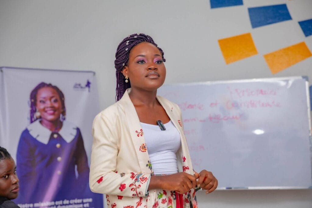 Lady Divine M : Une Femme d’Excellence, Community Manager et Bien Plus Encore